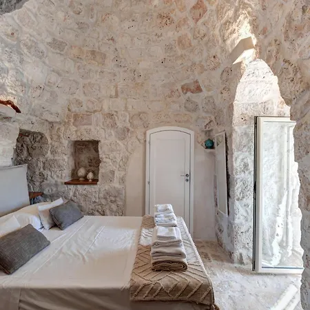 Trulli Pupa, Charming With Exclusive Pool Villa *